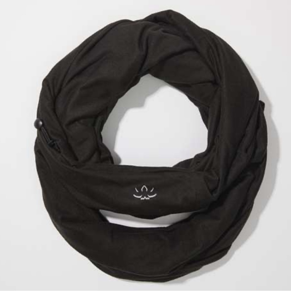 Beyond Yoga Infinity Scarf with hidden pocket. NWT